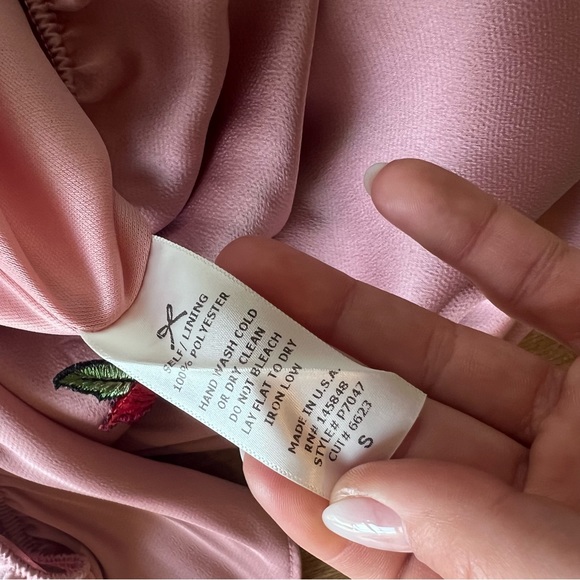 Everly Romper Sleeveless with Flowers in Dusty Pink Size S - Picture 6 of 12